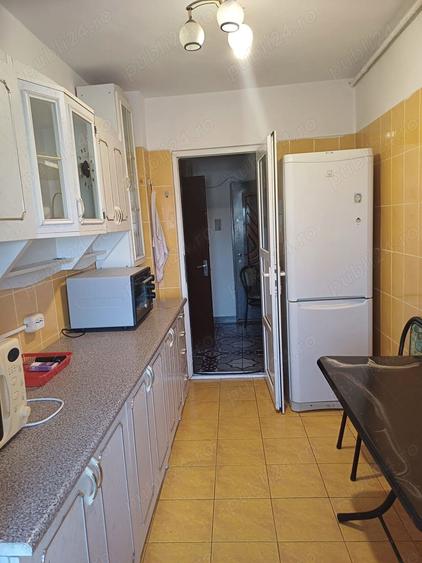 Apartament cu 3 camere decomandat în Complex Studențesc