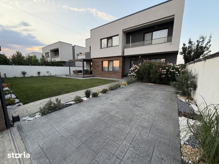Casă cu 4 camere cu Teren 361 Mp în Malu Mare