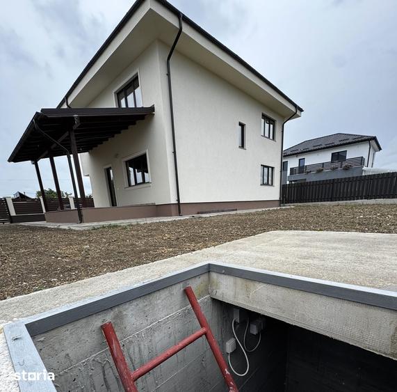 Casă cu 5 camere cu Teren 500 Mp în Gherăiești