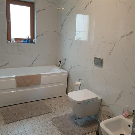 Casă individuală cu 6 camere cu Teren 3000 Mp în Văleni-Stânișoara