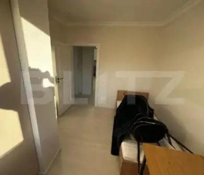 Apartament cu 4 camere semidecomandat în Florești
