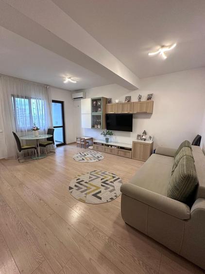 Apartament cu 3 camere decomandat în Drumul Taberei