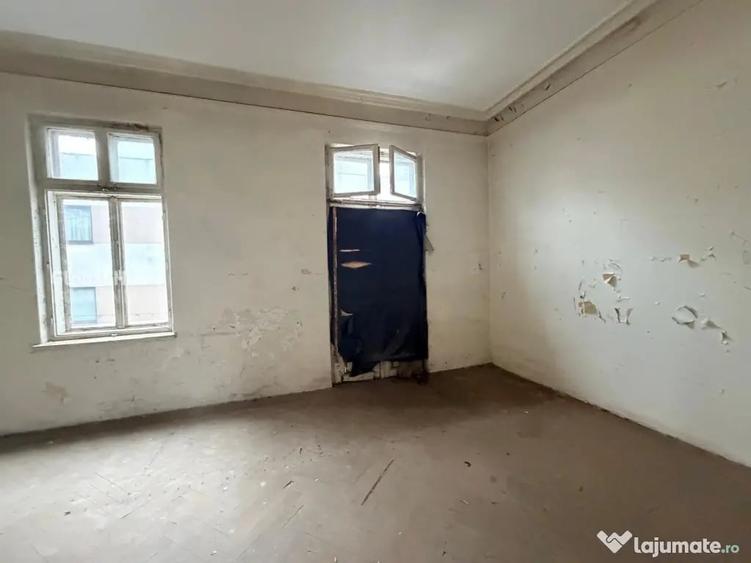 Casă cu 20 camere cu Teren 566 Mp în Unirii
