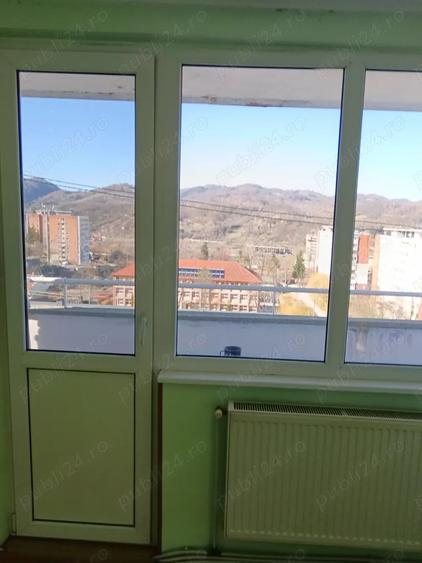 Apartament cu 3 camere semidecomandat în Vulcan