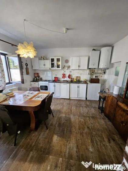 Casă cu 4 camere cu Teren 4435 Mp în Central