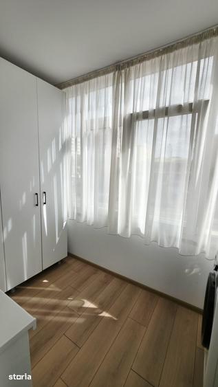 Apartament cu 3 camere semidecomandat în Podu Roș