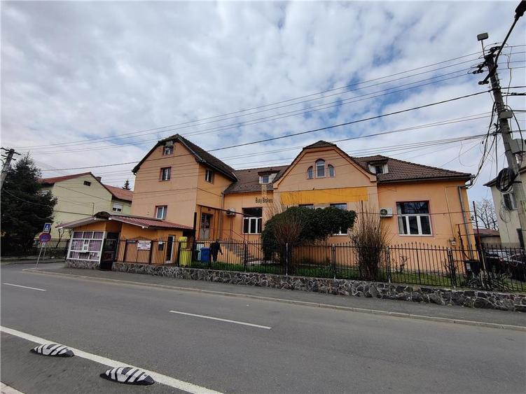 Birou, de 1,200 mp, în Central