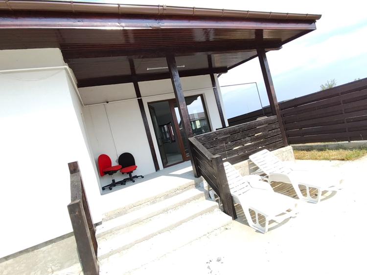Casă cu 3 camere cu Piscina în Săbăreni
