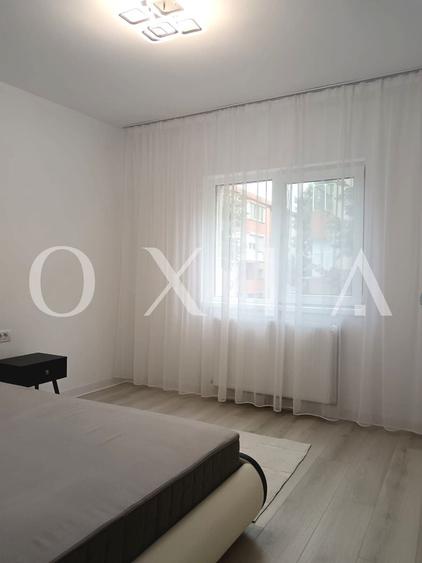 Apartament cu 3 camere semidecomandat, mobilat în Kiriac