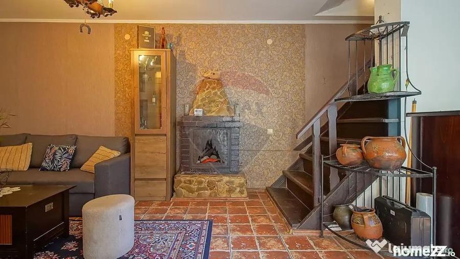 Casă cu 7 camere cu Teren 450 Mp în Caragiale
