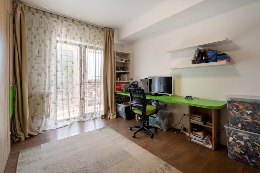 Apartament cu 3 camere semidecomandat, mobilat în Moșilor