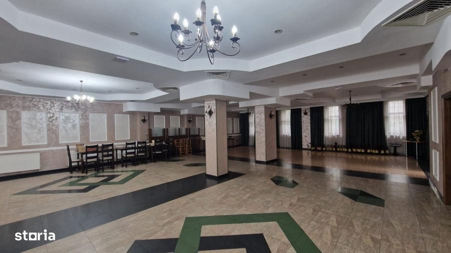 Spațiu comercial, de 800 mp, în Rovine