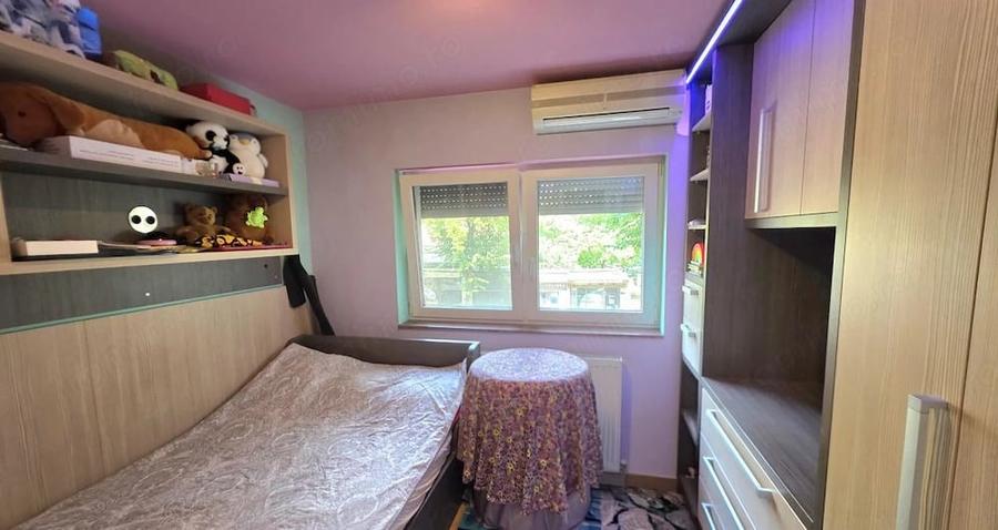 Apartament cu 3 camere semidecomandat în Complex Studențesc