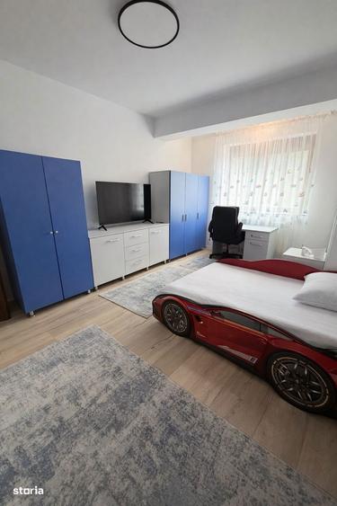 Apartament cu 3 camere, mobilat în Central