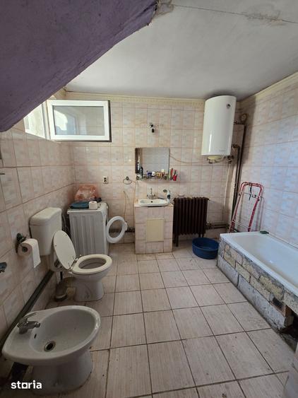 Casă cu 4 camere cu Teren 2500 Mp în Hidiș