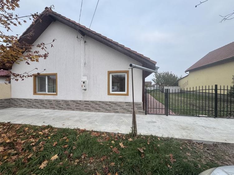 Casă individuală cu 4 camere cu Canalizare în Becicherecu Mic