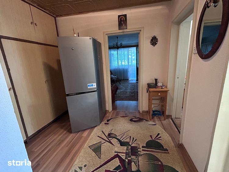 Apartament cu 3 camere semidecomandat în Central