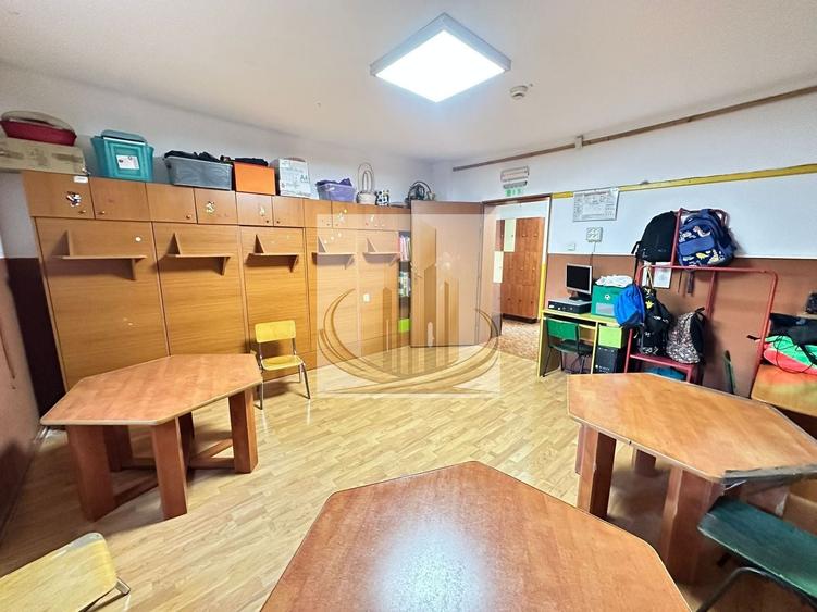 Casă individuală cu 12 camere cu Piscina în Complex Studențesc