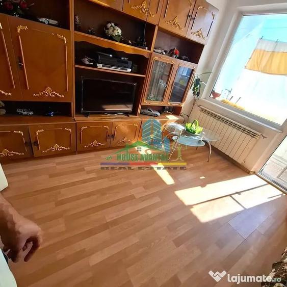 Apartament cu 3 camere decomandat în Sud