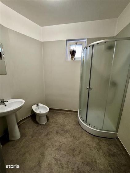Casă cu 6 camere cu Teren 270 Mp în Sud