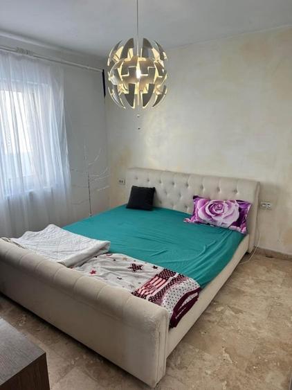 Casă cu 3 camere cu Garaj în Central