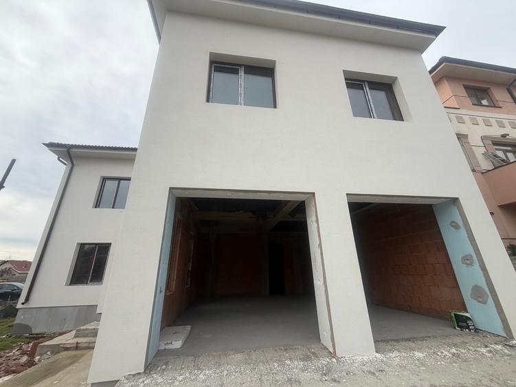 Casă individuală cu 6 camere cu Canalizare în Calea Urseni