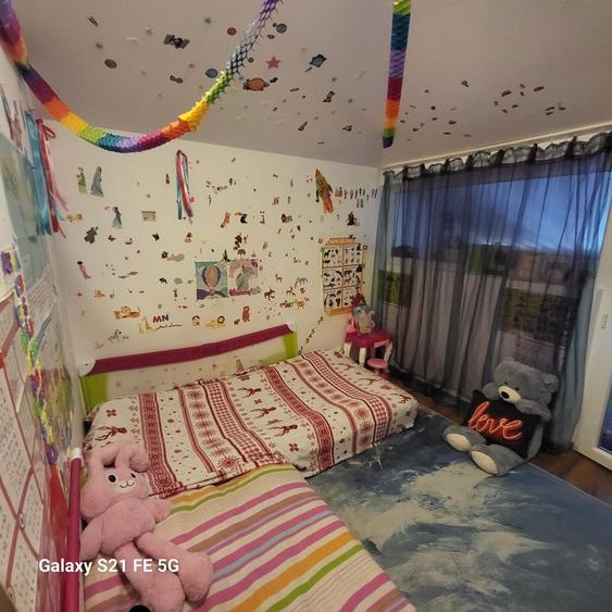 Apartament cu 3 camere semidecomandat în Central