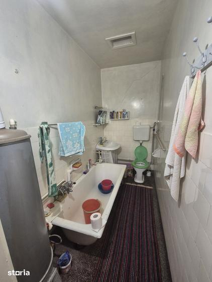 Casă cu 3 camere cu Canalizare în Central
