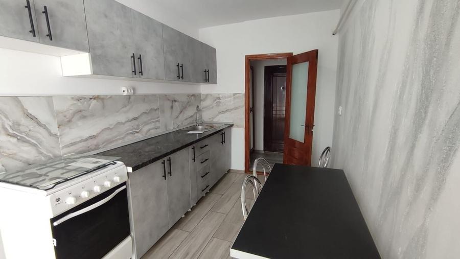 Apartament cu 2 camere decomandat în Micro 20