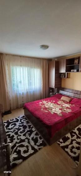 Apartament cu 3 camere decomandat în Prundu