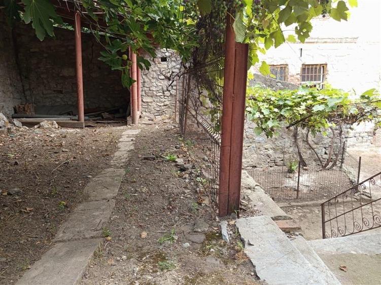 Casă individuală cu 7 camere cu Canalizare în Vest