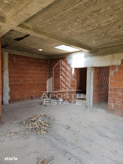 Casă cu 8 camere cu Teren 681 Mp în Central