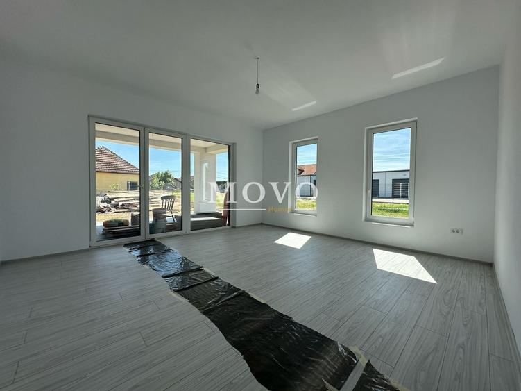 Duplex cu 4 camere cu Canalizare în Săcălaz