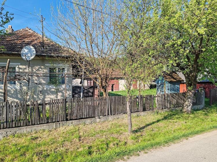 Casă cu Teren 3000 Mp în Solona