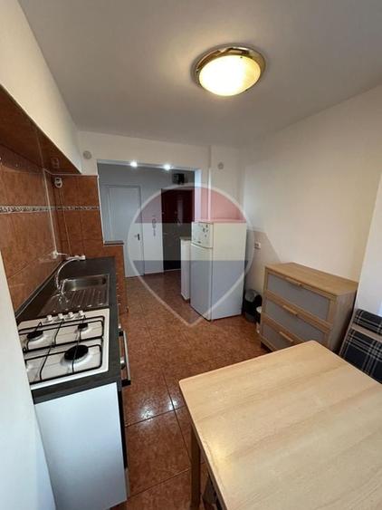 Apartament cu 3 camere decomandat, mobilat în Bucur Obor