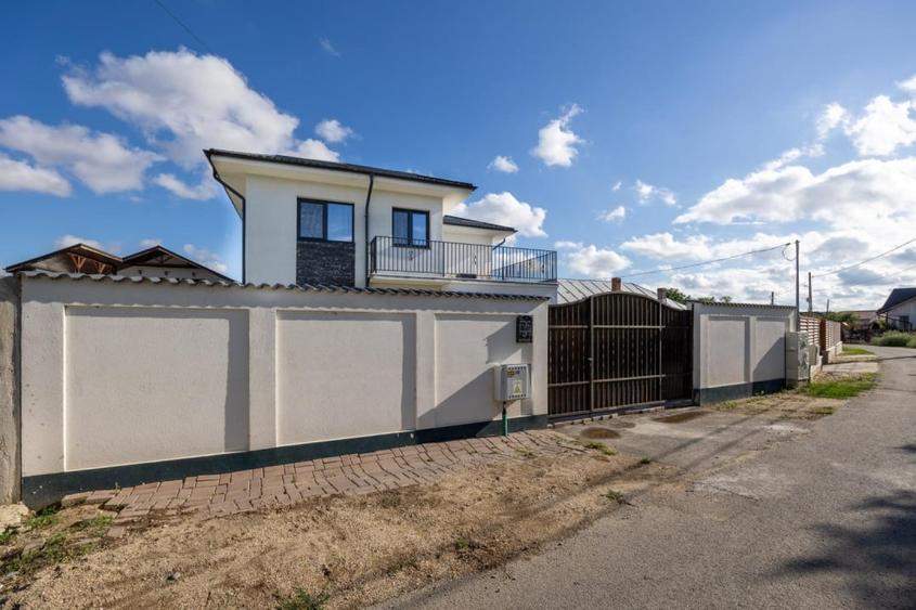 Casă cu 5 camere cu Canalizare în Crevedia