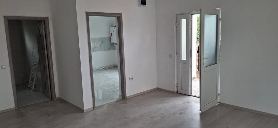 Casă individuală cu 3 camere cu Canalizare în Lumina