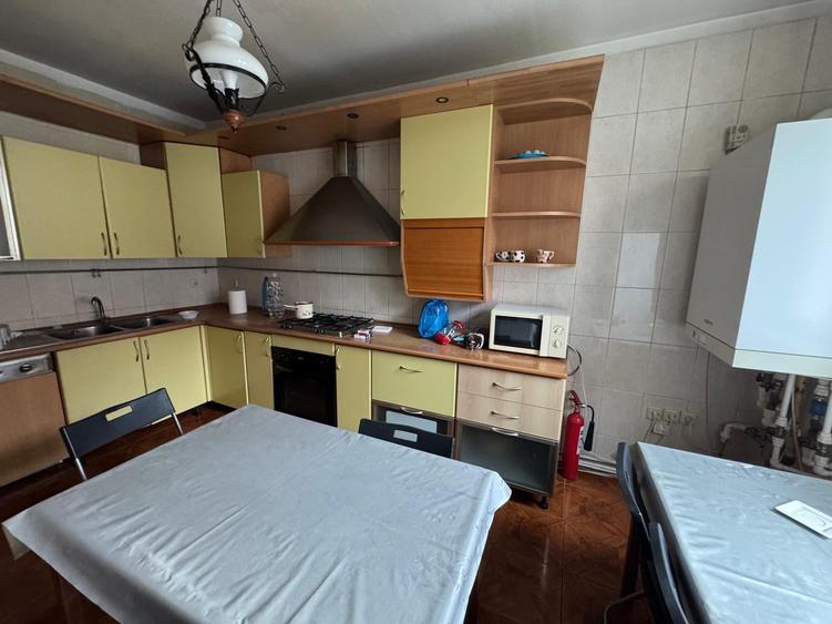 Casă cu 7 camere cu Canalizare în Cotroceni