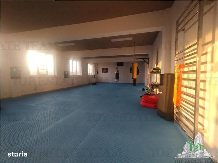Spațiu comercial, de 520 mp, în Cățelu