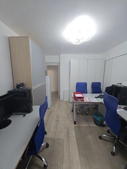 Apartament cu 3 camere decomandat în Exterior Vest