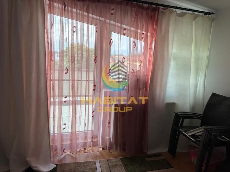 Apartament cu 3 camere semidecomandat, mobilat în Central