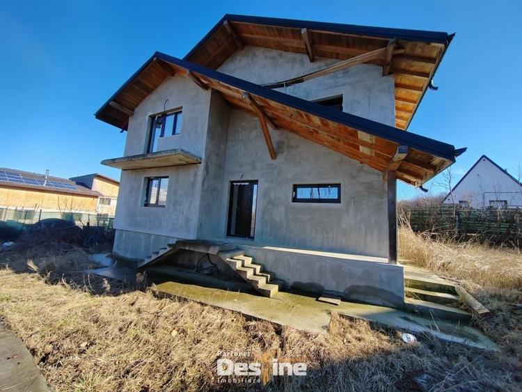 Casă individuală cu 4 camere cu Canalizare în Bârnova