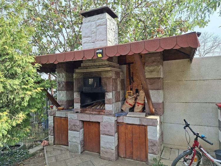 Casă cu 2 camere cu Teren 1000 Mp în Central