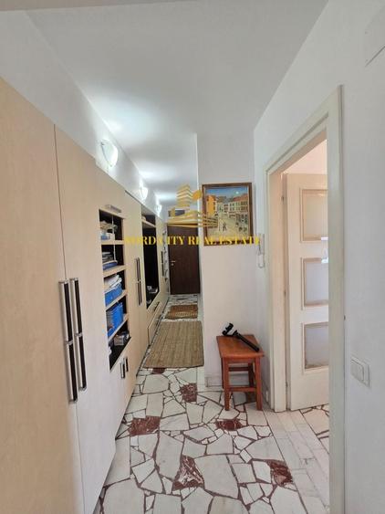 Apartament cu 3 camere semidecomandat în Titulescu