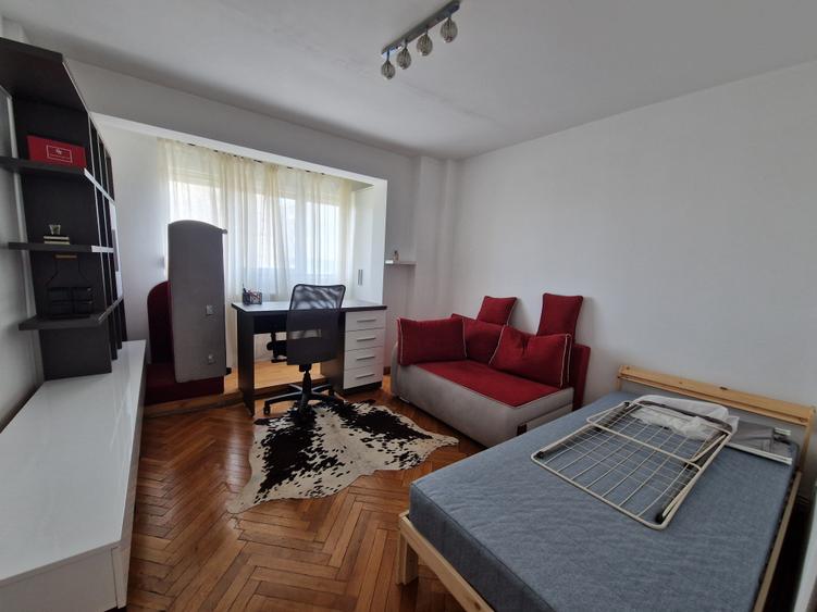 Apartament cu 3 camere decomandat în Circumvalațiunii