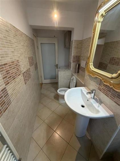 Apartament cu 4 camere decomandat, mobilat în Est
