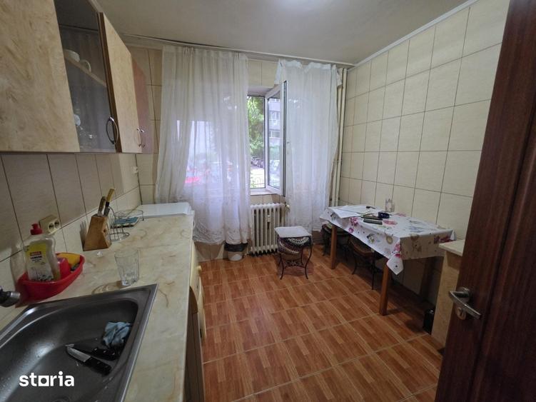 Apartament cu 3 camere decomandat în Dristor