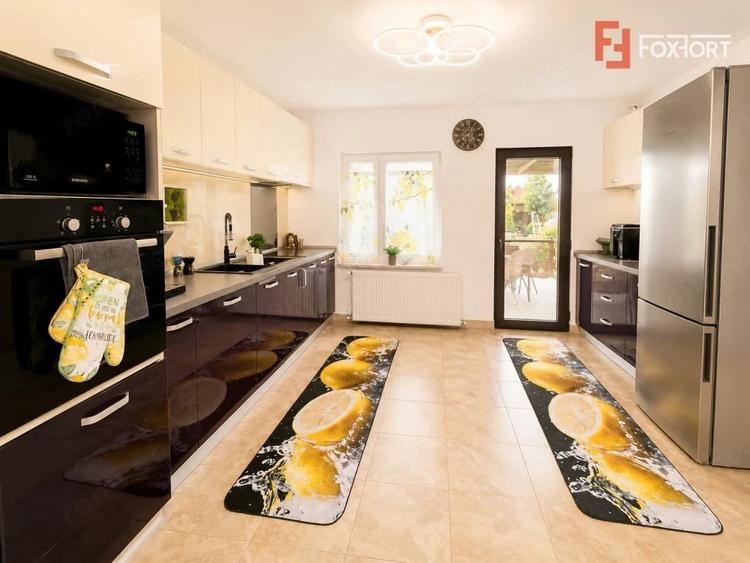 Casă cu 6 camere cu Teren 693 Mp în Gai