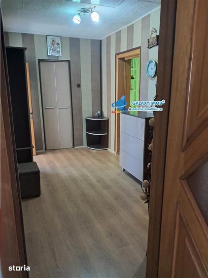 Apartament cu 3 camere decomandat, mobilat în Bradu
