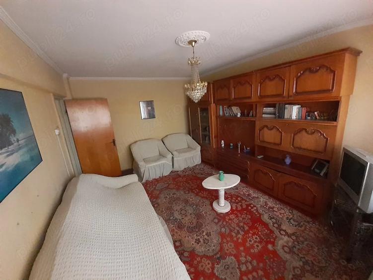Apartament cu 4 camere decomandat în Trivale
